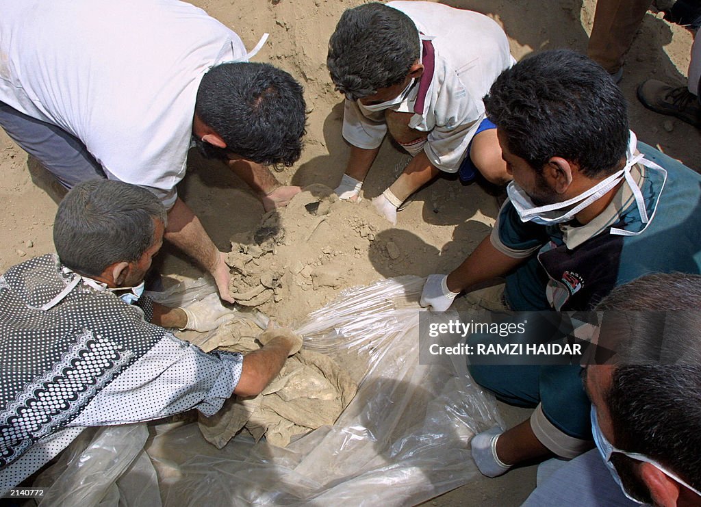 Volunteers from the Shiite al-Wala organ