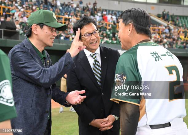 Former Manager of Samurai Japan Hideki Kuriyama talks to Yi Chung Hung of TSG Hawks after winning the CPBL game between Fubon Guardians and TSG Hawks...