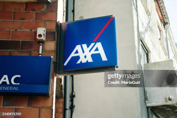 Insurance Disc Axa 824 Axa Equity Stock Photos, High-Res Pictures, and Images - Getty Images