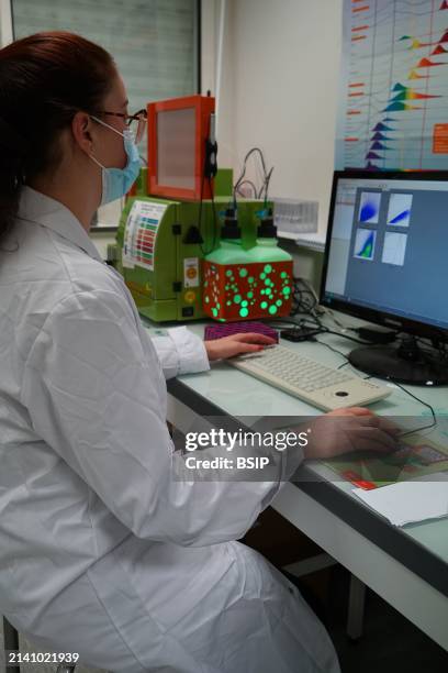 Research on chronic bacterial infections within Inserm. PhD student working on brucellosis bacteria with the help of a flow cytometer.