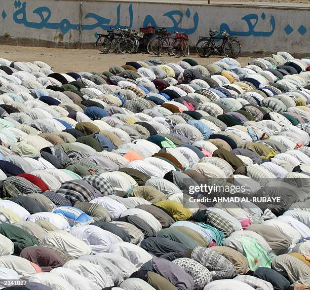 Muslims In Iraq 81 Sabah Al Saadi Stock Photos, High-Res Pictures, and Images - Getty ...