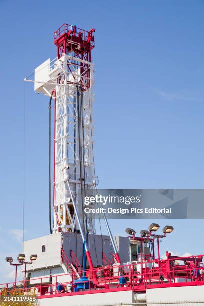 Canadian Service Rigs 377 Oil Rig Alberta Stock Photos, High-Res Pictures, and Images - Getty ...