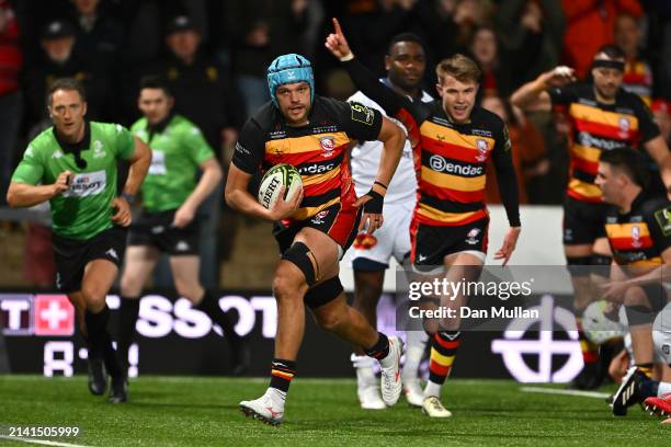 Zach Mercer of Gloucester Rugby runs in to score his team's first try during the EPCR Challenge Cup Round Of 16 match between Gloucester Rugby and...