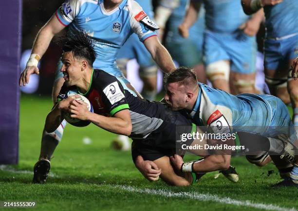 Marcus Smith of Harlequins dives over for their second try during the Investec Champions Cup Round Of 16 match between Harlequins and Glasgow...