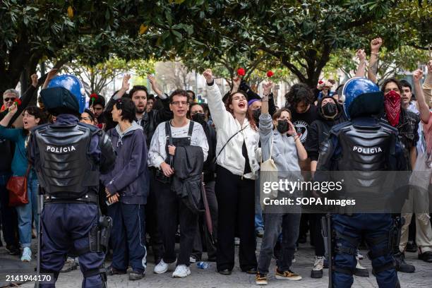 Anti-fascists sympathizers are seen protesting agaist the far-right demonstration. Around two hundred far-right protesters demonstrated in Porto...