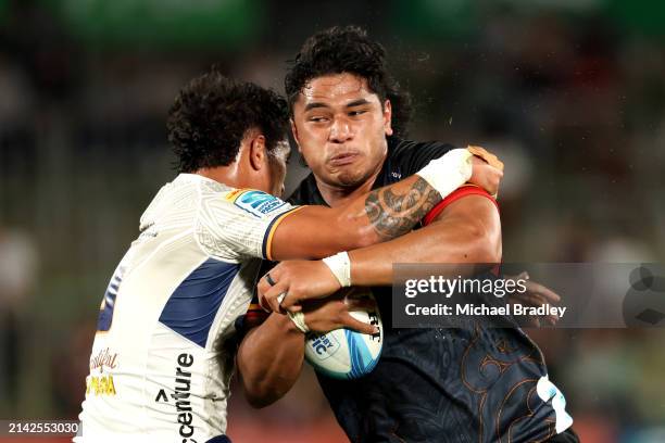 Wallace Sititi of the Chiefs charges forward during the round seven Super Rugby Pacific match between Chiefs and Moana Pasifika at FMG Stadium...