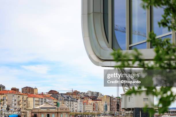 santander skyline where we see the botin museum and part of the promenade - the botin center for the arts and culture in santander foto e immagini stock