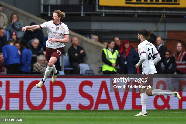 Kevin De Bruyne of Manchester City celebrates scoring his team's first goal during the Premier League match between Crystal Palace and Manchester...