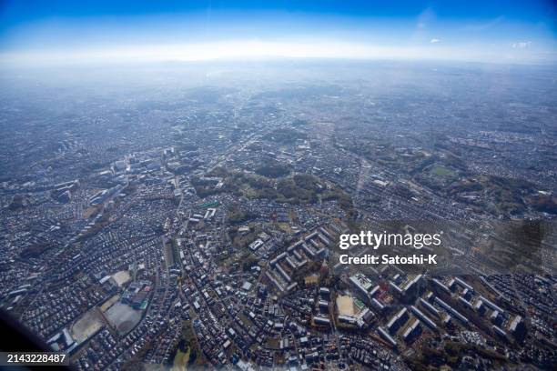 blick aus dem hubschrauber über tokio - flugzeugperspektive stock-fotos und bilder