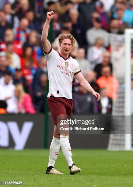 Kevin De Bruyne of Manchester City celebrates scoring his team's fourth goal during the Premier League match between Crystal Palace and Manchester...