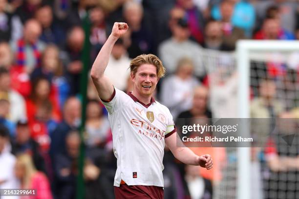 Kevin De Bruyne of Manchester City celebrates scoring his team's fourth goal during the Premier League match between Crystal Palace and Manchester...