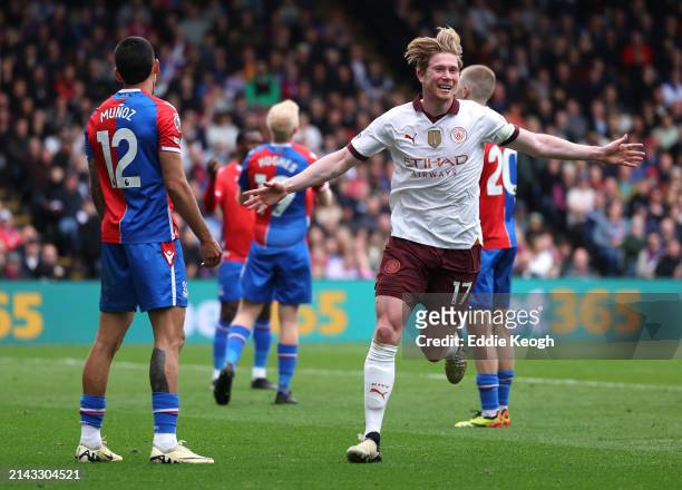Kevin De Bruyne of Manchester City celebrates scoring his team's fourth goal during the Premier League match between Crystal Palace and Manchester...