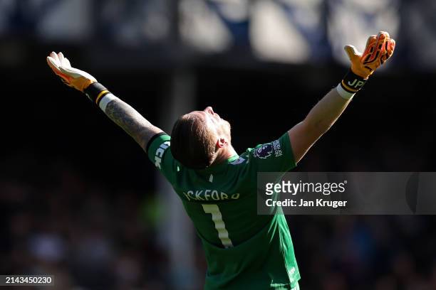 Jordan Pickford of Everton celebrates after Dominic Calvert-Lewin of Everton scores his team's first goal during the Premier League match between...