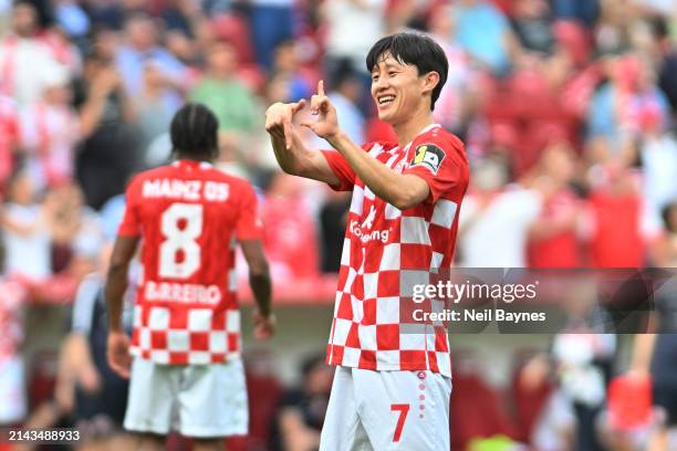 Lee Jae-Song of 1.FSV Mainz 05 celebrates scoring his team's third goal during the Bundesliga match between 1. FSV Mainz 05 and SV Darmstadt 98 at...