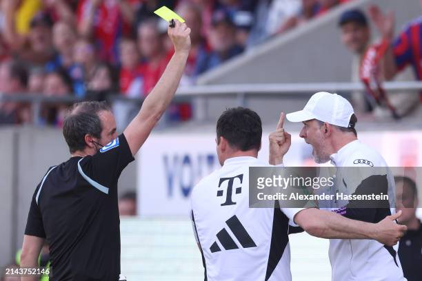 Thomas Tuchel, Head Coach of Bayern München, reacts towards referee, Patrick Alt during the Bundesliga match between 1. FC Heidenheim 1846 and FC...
