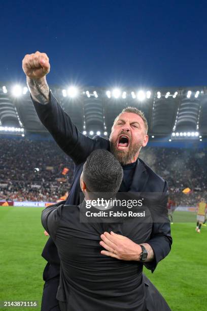 Roma coach Daniele De Rossi celebrates the victory after the Serie A TIM match between AS Roma and SS Lazio - Serie A TIM at Stadio Olimpico on April...