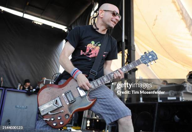 Greg Hetson of Bad Religion performs during the Vans Warped tour at Pier 30/32 on June 27, 2009 in San Francisco, California.