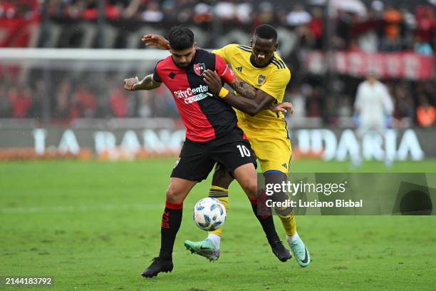 Éver Banega of Newell's Old Boys and Luis Advincula of Boca Juniors battle for the ball during a Copa de la Liga Profesional 2024 match between...