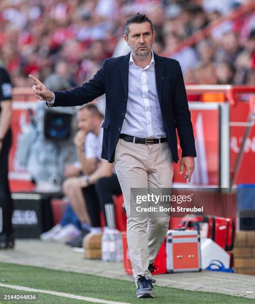 Head coach Nenad Bjelica of 1.FC Union Berlin reacts during the Bundesliga match between 1. FC Union Berlin and Bayer 04 Leverkusen at An der Alten...