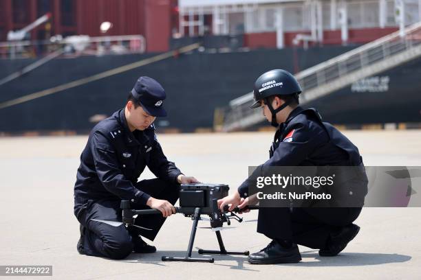 Police Container Terminal 1,267 Tracking Shipping Containers Stock Photos, High-Res Pictures, and ...