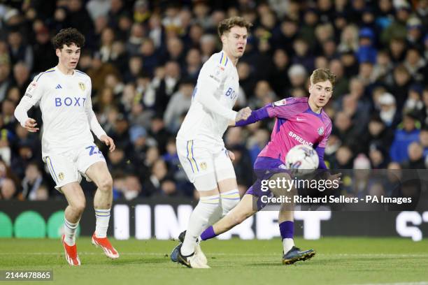 Sunderland's Jack Clarke attempts a shot on goal during the Sky Bet Championship match at Elland Road, Leeds. Picture date: Tuesday April 9, 2024.