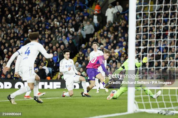 Sunderland's Jack Clarke attempts a shot on goal during the Sky Bet Championship match at Elland Road, Leeds. Picture date: Tuesday April 9, 2024.