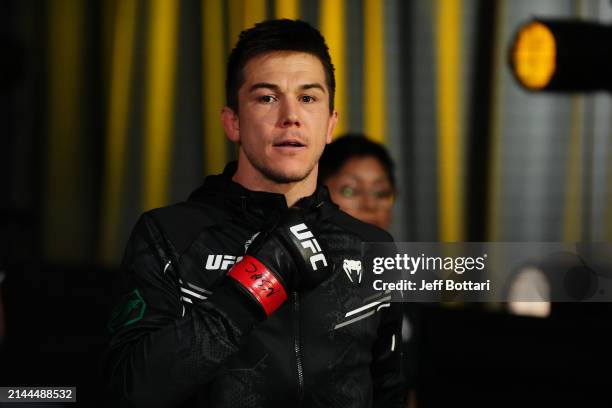 Alexander Hernandez prepares to face Damon Jackson in a featherweight fight during the UFC Fight Night event at UFC APEX on April 06, 2024 in Las...