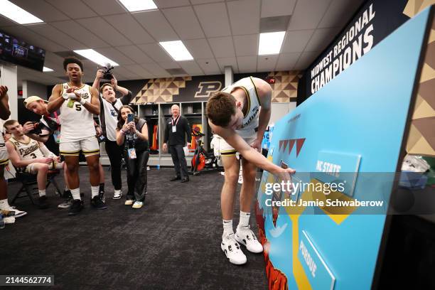 Fletcher Loyer of the Purdue Boilermakers advances bracket card after the NCAA Men’s Basketball Tournament Final Four semifinal game against the...