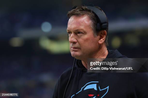 Arlington Renegades head coach Bob Stoops looks on in the first half during a game against the St. Louis Battlehawks at The Dome at America’s Center...