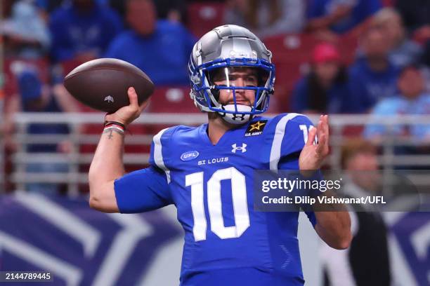 Mccarron of the St. Louis Battlehawks looks to pass in the second half during a game against the Arlington Renegades at The Dome at America’s Center...