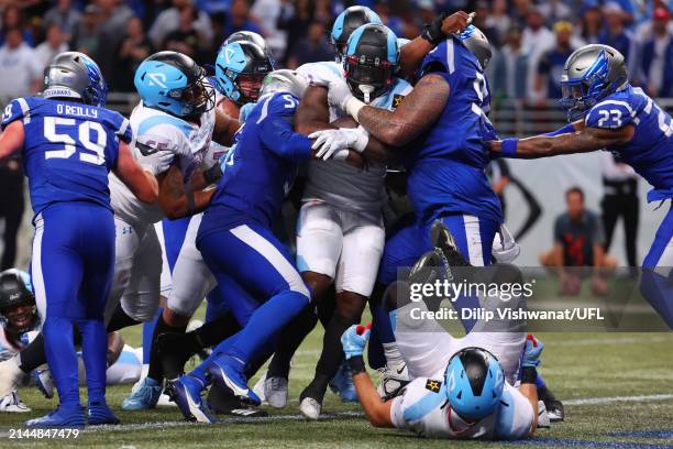 De'veon Smith of the Arlington Renegades runs for a touchdown in the second half during a game against the St. Louis Battlehawks at The Dome at...