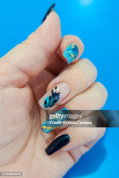 marbled nail art on long nails - long fingernails imagens e fotografias de stock