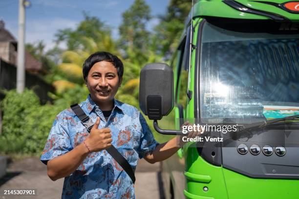 local guide - turismo responsable fotografías e imágenes de stock