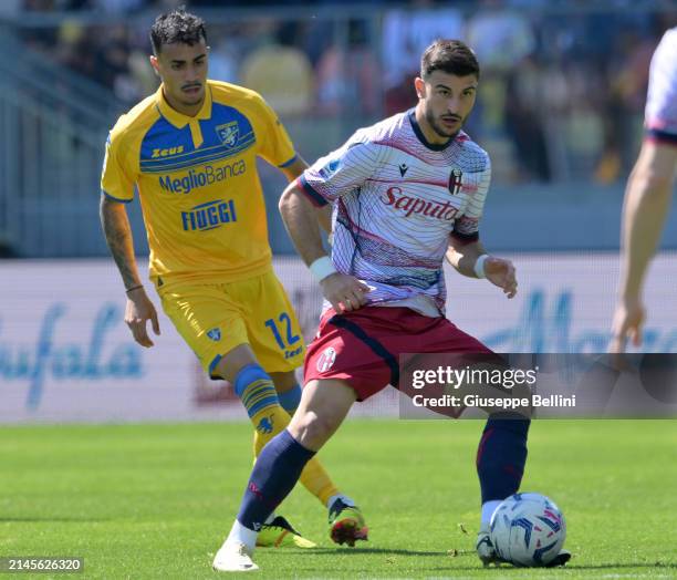 Reinier of Frosinone Calcio and Riccardo Orsolini of Bologna FC in action during the Serie A TIM match between Frosinone Calcio and Bologna FC -...