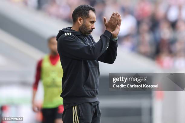 Head coach Daniel Thioune of Düsseldorf reacts during the Second Bundesliga match between Fortuna Düsseldorf and Eintracht Braunschweig at Merkur...