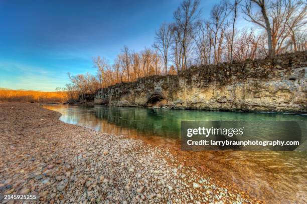 river bluff at dusk - missouri imagens e fotografias de stock