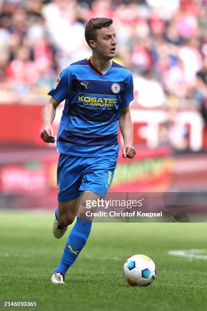 Robert Ivanov of Braunschweig runs with the ball during the Second Bundesliga match between Fortuna Düsseldorf and Eintracht Braunschweig at Merkur...