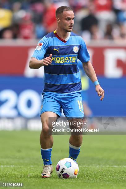 Marvin Rittmueller of Braunschweig runs with the ball during the Second Bundesliga match between Fortuna Düsseldorf and Eintracht Braunschweig at...