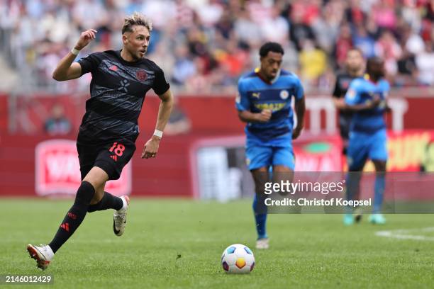 Jona Niemiec of Düsseldorf runs with the ball during the Second Bundesliga match between Fortuna Düsseldorf and Eintracht Braunschweig at Merkur...