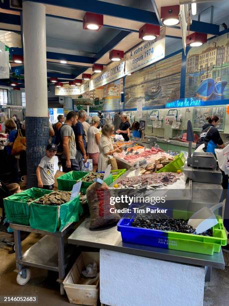 indoor market - fish market stock pictures, royalty-free photos & images