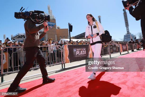 Caitlin Clark of the Iowa Hawkeyes arrives on the red carpet before the 2024 NCAA Women's Basketball Tournament National Championship against the...