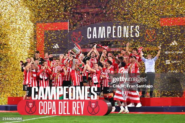 Iker Muniain of Athletic Club lifts the trophy after winning the Copa del Rey Final match between Athletic Club and RCD Mallorca at Estadio de La...