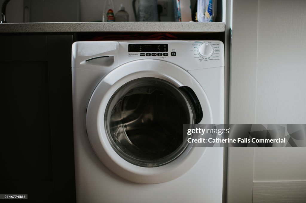 Simple image of a modern washing machine