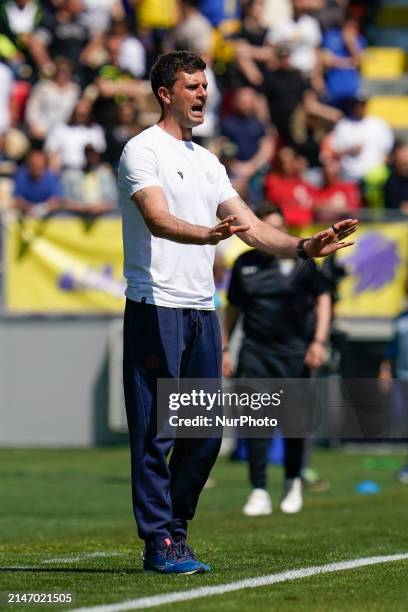 Thiago Motta head coach of Bologna FC yells during the Serie A TIM match between Frosinone Calcio and Bologna FC at Stadio Benito Stirpe on April 7,...