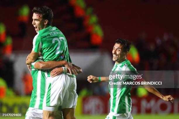 Racing's forward Tomas Veron celebrates with teammates after scoring during the Copa Sudamericana group stage first leg match between Argentina's...