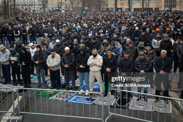 Muslims offer prayers near the St. Petersburg Cathedral..., Nyhetsfoto