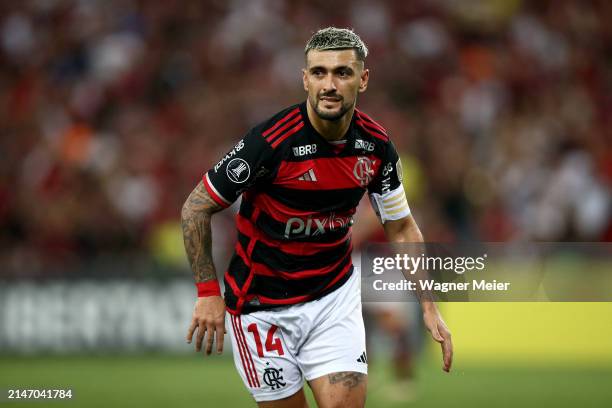 Giorgian de Arrascaeta of Flamengo reacts during the Copa CONMEBOL Libertadores 2024 group E match between Flamengo and Palestino at Maracana Stadium...