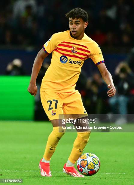 10Lamine Yamal of Barcelona in action during the UEFA Champions League quarter-final first leg match between Paris Saint-Germain and FC Barcelona at...
