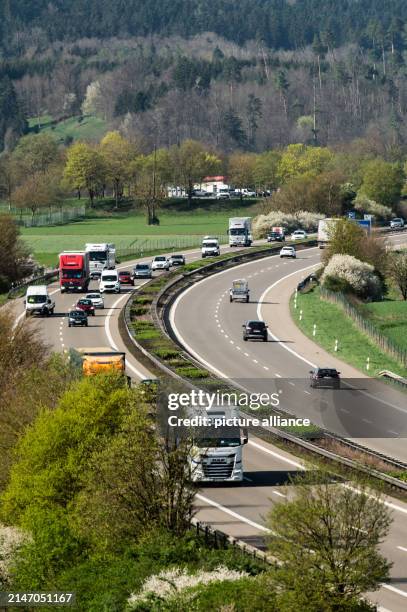 April 2024, Baden-Württemberg, Rottweil: Cars and trucks drive in the sunshine on the Autobahn 81 near Rottweil. Photo: Silas Stein/dpa