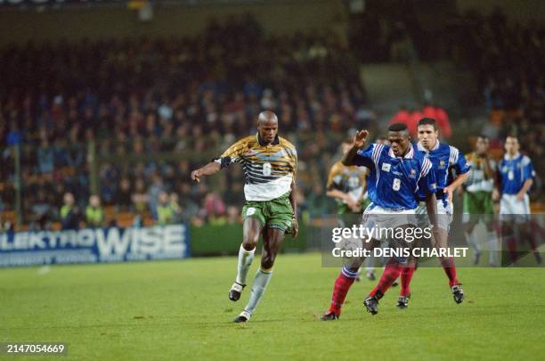 French defensive midfielder Marcel Desailly fights for the ball with South African striker Phil Masinga on October 11, 1997 during a friendly match...